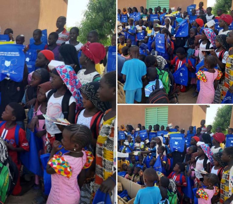 Donación kit escolar en el Ecole Elementaire de Diaware Kouta
