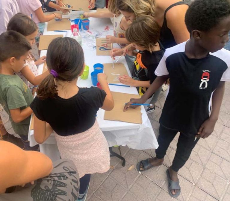 Disfrutando con los más pequeños y pequeñas con un taller en Santa Tecla